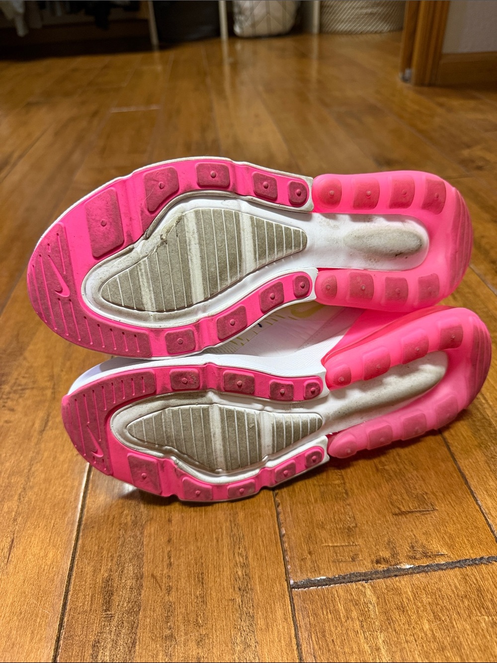 Nike Air Max 270 Women’s Sneakers White Neon Yellow Pink Blue Accents - Picture 4 of 4